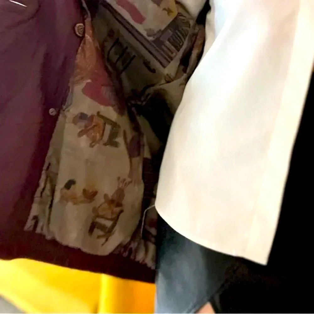 Vintage-Inspired Women’s Burgundy Leather Trench Coat - Picture 9 of 15